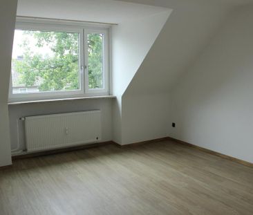 Gut ausgestattete Dachgeschosswohnung mit Blick ins Grüne - Photo 1