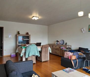 Instapklaar appartement met twee slaapkamers en parkeerplaats inbeg... - Photo 2
