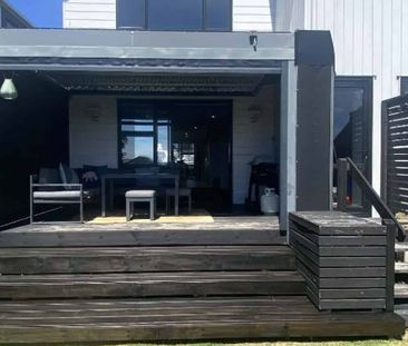 Stunning Near-New Family Home with Sea Peeks - Photo 2