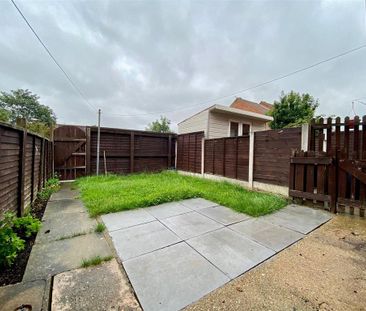 2 bedroom semi-detached house to rent - Photo 5