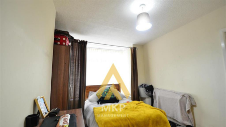 4 bedroom terraced house to rent - Photo 5