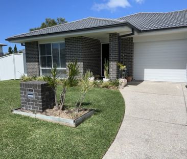 Modern family home in sought after Ferngrove Estate - Photo 3