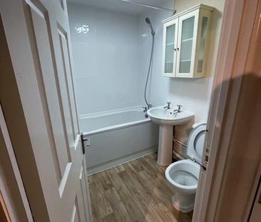 Property For Let - Lloyd Close - Photo 6