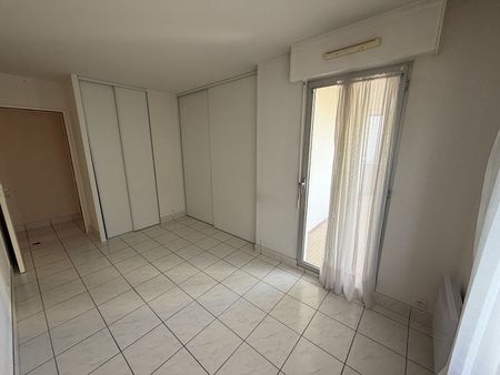 Location Appartement 3 pièces 82m² - Photo 2