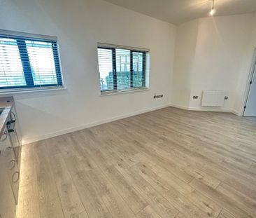 Edinburgh Gate - Photo 1