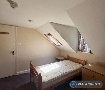 1 bedroom in a house share to rent - Photo 2
