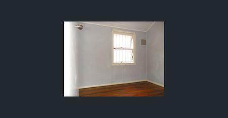 OLDER STYLE - TWO BEDROOM UNIT IN ANNERLEY - Photo 5
