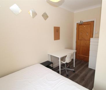 6 bedroom house to rent - Photo 1