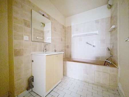 Appartement à louer - EPERNAY HYPER CENTRE-VILLE - Appartement 3 pièces - Photo 5