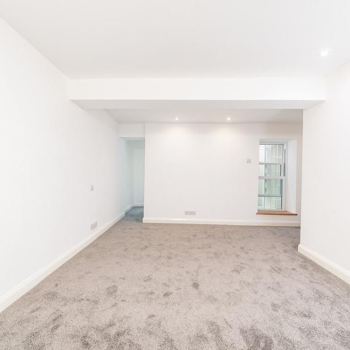 4 bedroom terraced house to rent - Photo 1