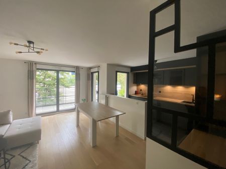 TRES BEAU 4 PIECES MEUBLE DANS LA VERDURE - Photo 3