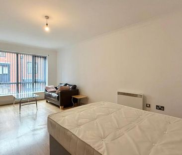 1 bedroom in a flat share to rent - Photo 1