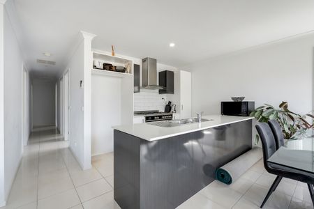 44 Dodson Road, Officer VIC 3809 - House For Rent | Domain - Photo 3