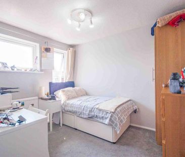 4 bedroom semi-detached house to rent - Photo 5