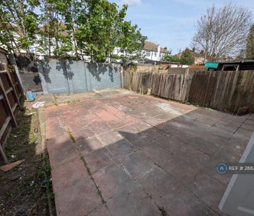 4 bedroom terraced house to rent - Photo 2