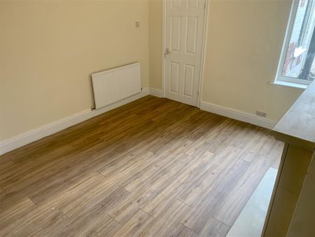 2 bed terraced to rent on Ilkeston, Roberts Street, DE7 - Photo 5