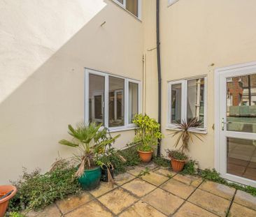 3 bedroom end of terrace house to rent - Photo 1