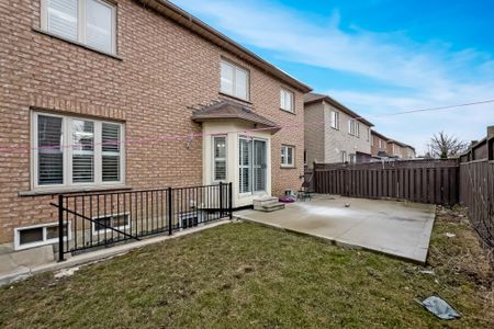 For Lease - 50 Marbleseed Crescent Unit# MAIN LEVEL, Brampton, Ontario - Photo 3