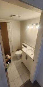 $2,800 / 2br + 1.5 bath - Photo 3