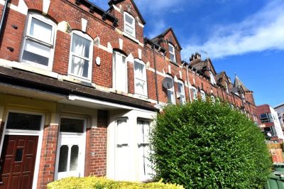 6 bedroom House in Cardigan Road, Leeds - Photo 4