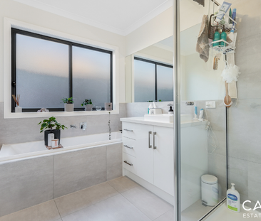 8 Strickland Street, Cranbourne West - Photo 6