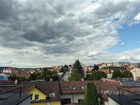 Pronájem moderního bytu 2+kk s terasou a parkovacím místem v centru Boskovic - Fotografie 3