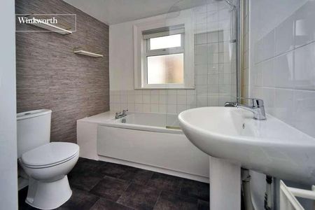 Idmiston Square, Worcester, KT4 - Photo 5