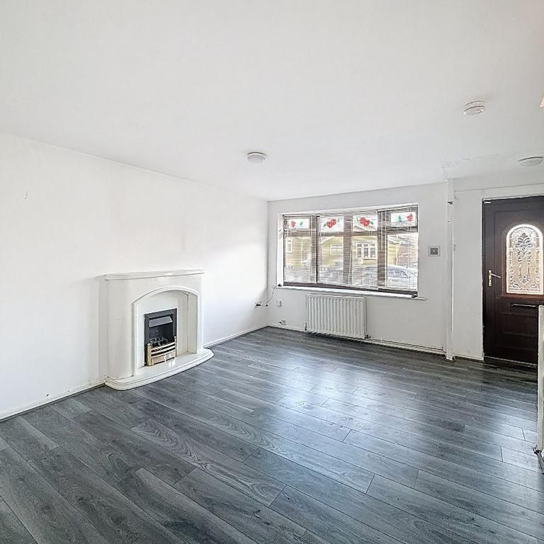 3 bedroom semi-detached house to rent - Photo 1