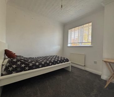 3 bedroom semi-detached house to rent - Photo 2