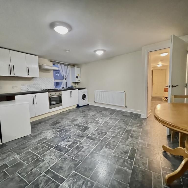 1 bedroom flat to rent - Photo 1