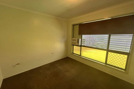 THIS NEAT AND TIDY 4 BEDROOM HOME WITH SOLAR IS AVIALABLE FOR RENT NOW! - Photo 4