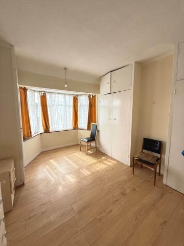 4 bedroom semi-detached house to rent - Photo 5