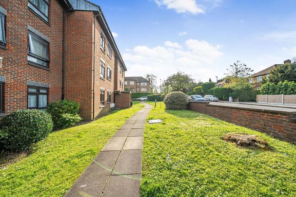 3 bedroom flat to rent - Photo 1
