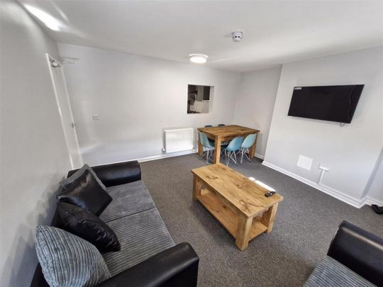 Mixed use to rent - Photo 1