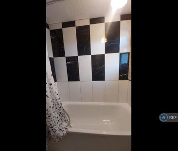 1 bedroom in a house share to rent - Photo 6