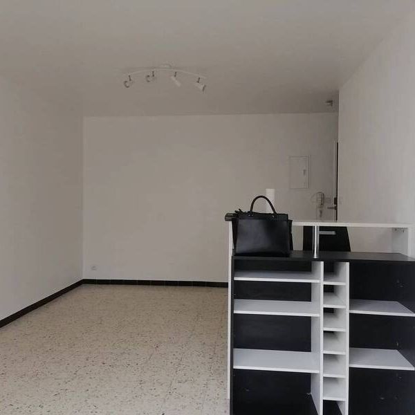 Appartement à louer - Nîmes 2 pièces de 36 m² - Photo 1