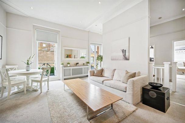 3 bedroom mews to rent - Photo 1