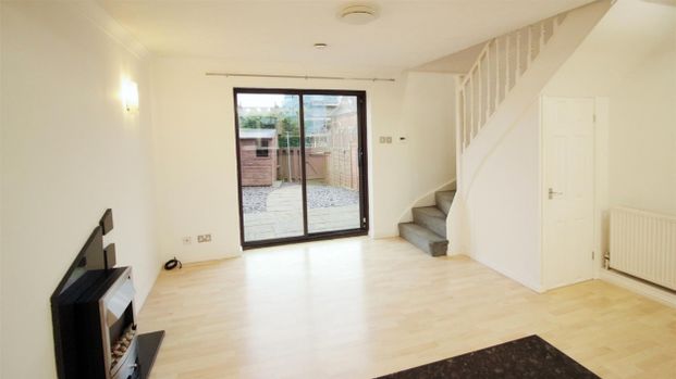 Leventhorpe Court, Oulton, Leeds - Photo 1