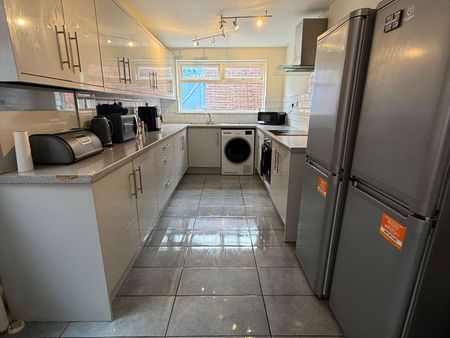 East Park Road Room 5 - Photo 4