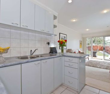 Beautiful Onehunga, 2 Bedrooms - Photo 4