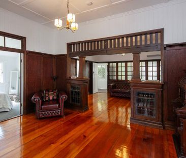 Charming Ascot Home - Photo 2