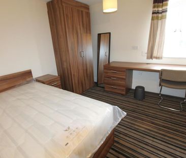 6 bedroom flat to rent - Photo 3