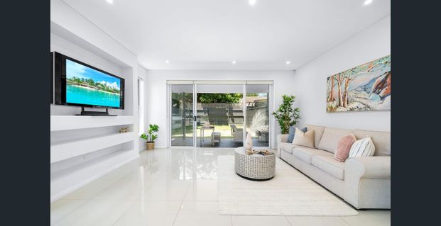 luxurious Home - Photo 1