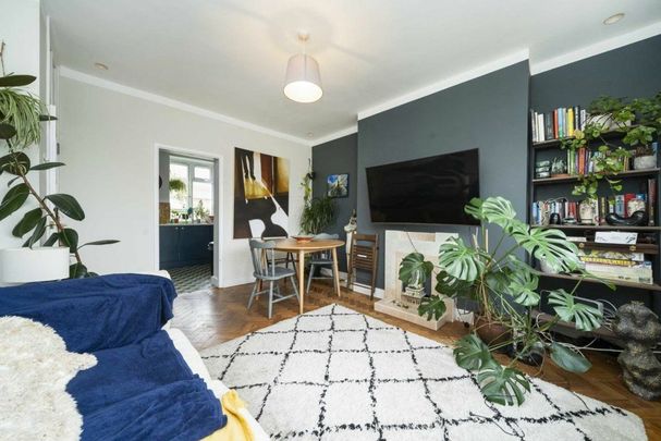 Whiston Road, Broadway Market, E2 - Photo 1