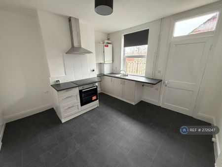 2 bedroom terraced house to rent - Photo 4