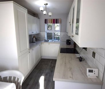 2 bedroom end of terrace house to rent - Photo 4