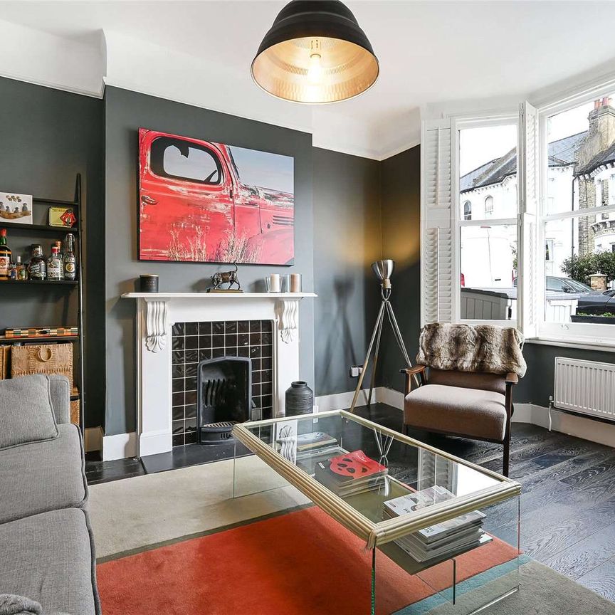 Savills is delighted to present this wonderful family home on a popular residential road Between the Commons and close to Northcote Road. - Photo 1