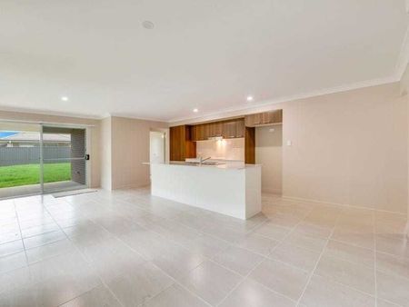 SPACIOUS LOW MAINTENANCE FAMILY LIVING - Photo 2