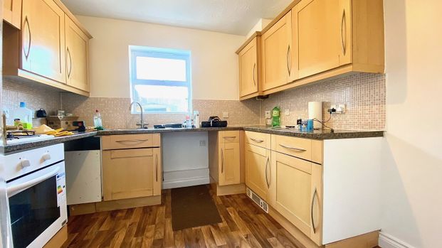 Steven Close - Photo 1