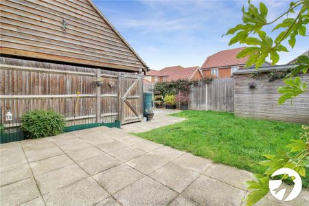 3 bedroom semi-detached house to rent - Photo 4